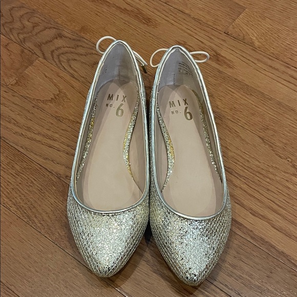 Mix No. 6 Women's Sparkling Silver Flats - Picture 2 of 10